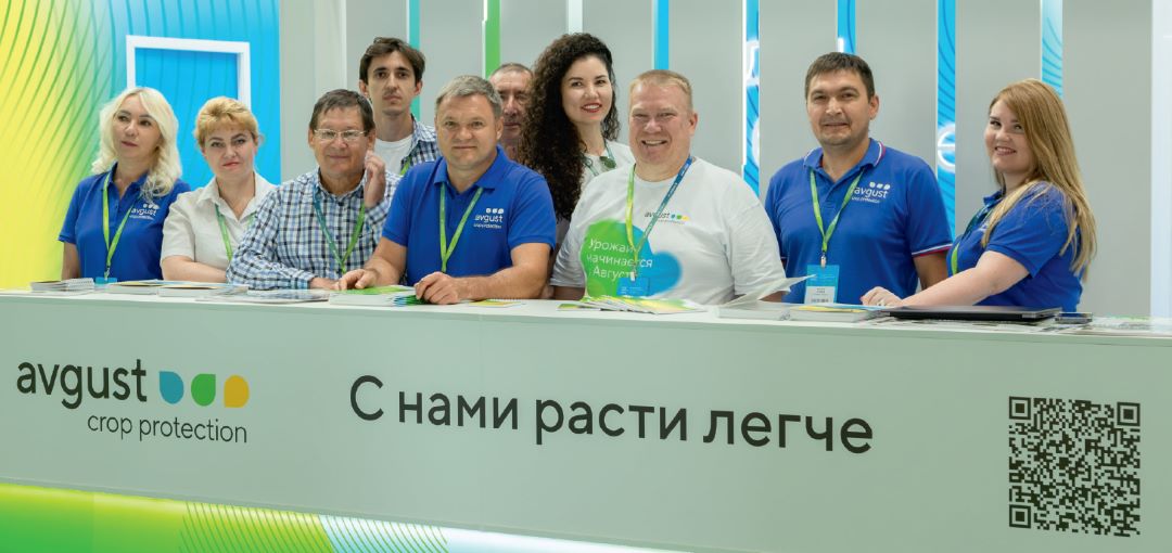 На стенде «Августа» На стенде «Августа»
