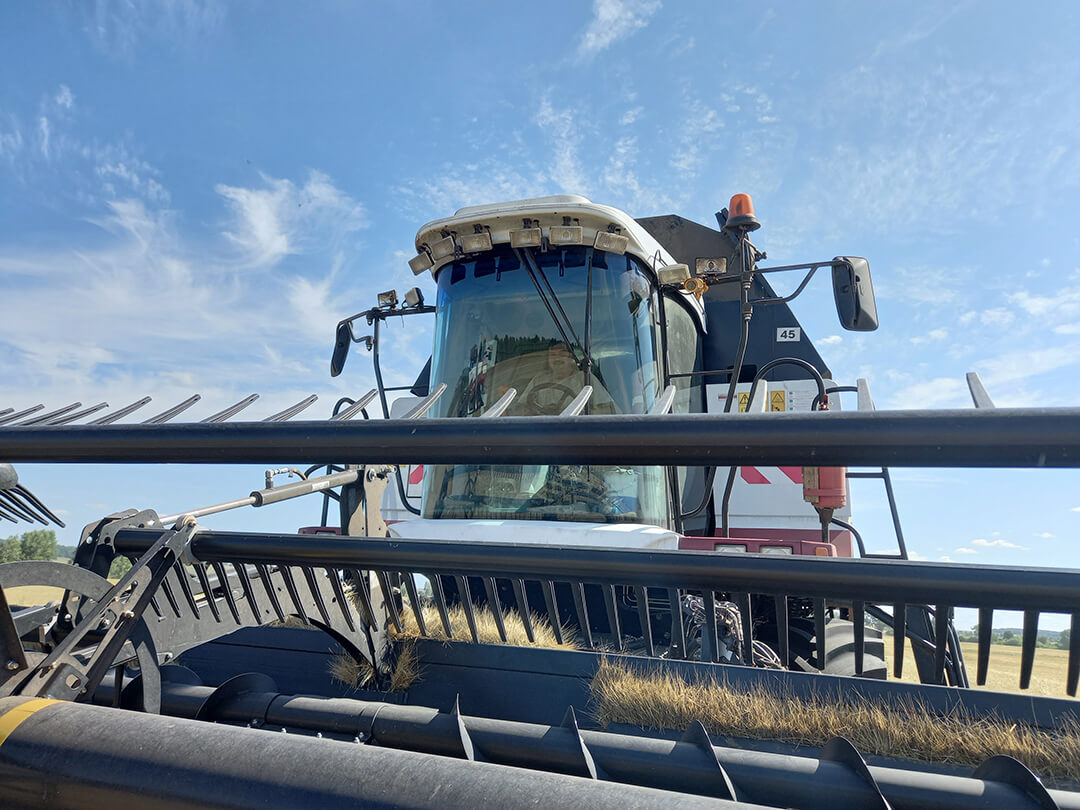 "Avgust" kompaniyasining "Agroproekt" dalalariga uchuvchisiz boshqariladigan kombaynlar kiradi